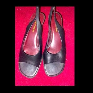 Women’s shoes black